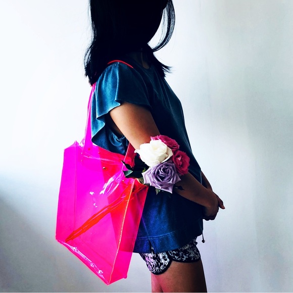 Meet your Posher, Mae - Picture 1 of 1